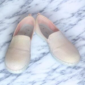 Clarks Cloudsteppers Step Glow slip-on shoes in pink canvas size 8